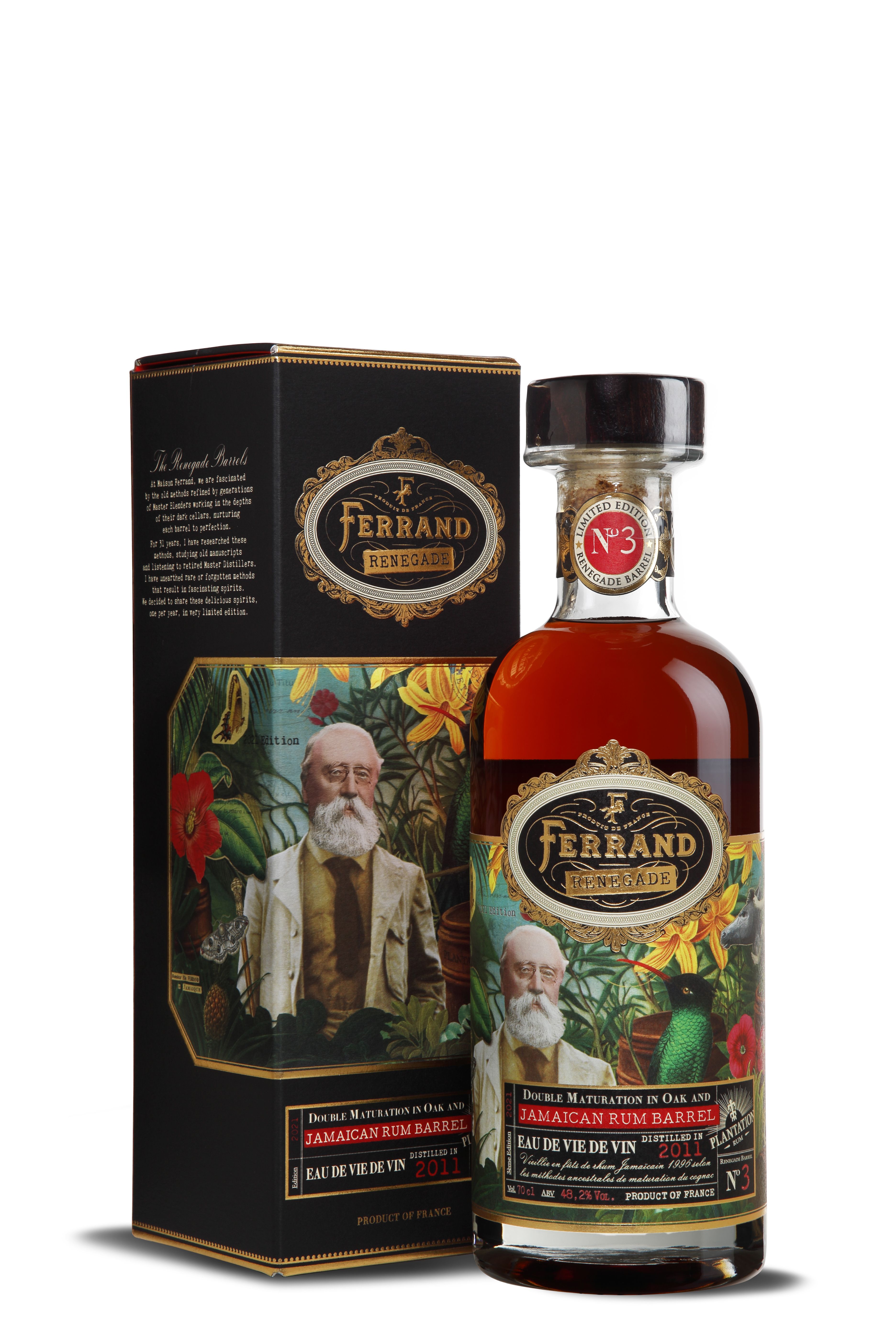 Flasche Ferrand Renegade N°3 mit kunstvollem Etikett, das einen bärtigen älteren Mann vor tropischem Hintergrund zeigt. Das schwarze Etikett ist mit goldenen Ornamenten und roten Akzenten versehen. Der Cognac hat eine dunkle Bernsteinfarbe.