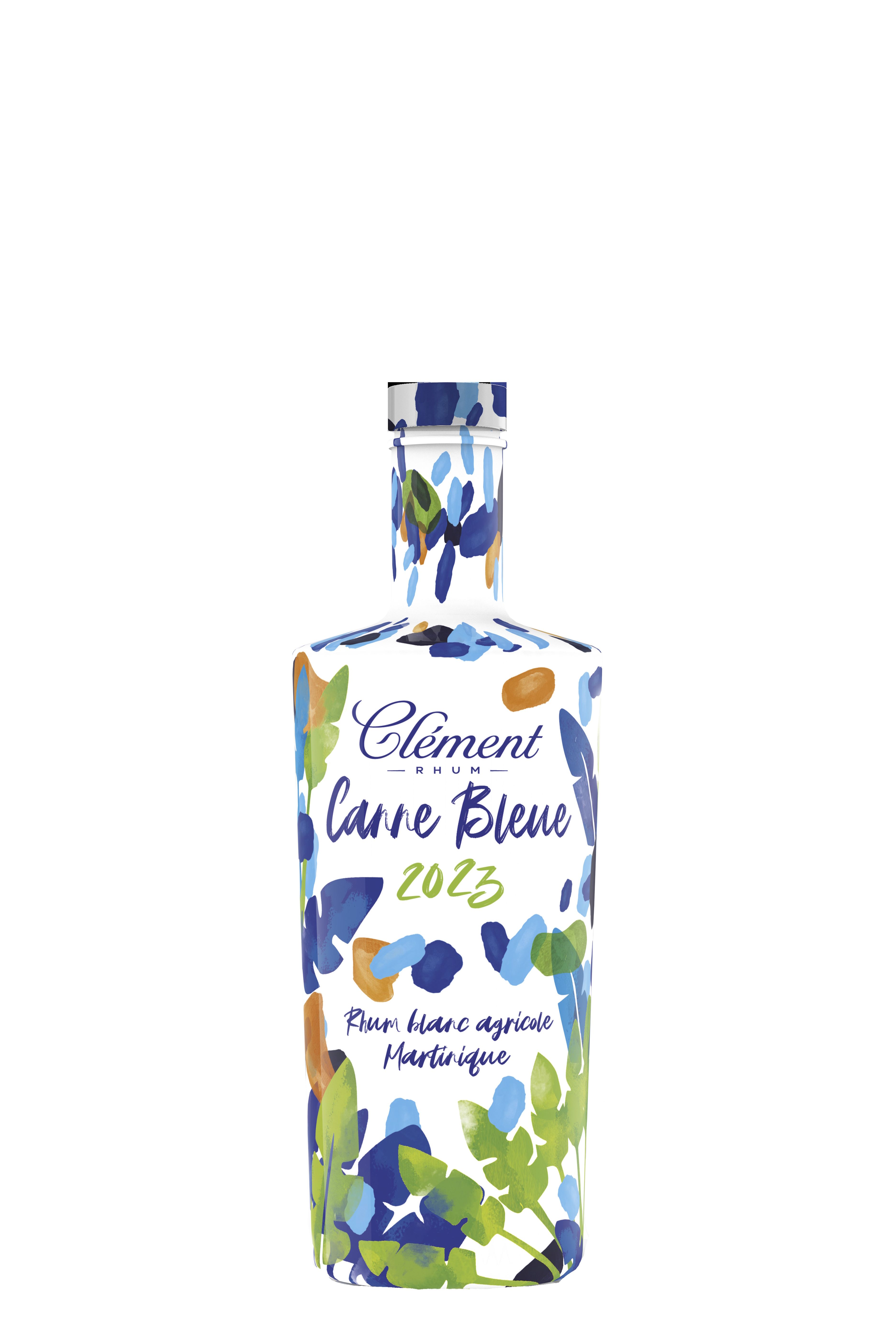 Die Flasche „Clément Cane Bleue 2023“ zeigt ein farbenfrohes Design mit weißem Hintergrund. Lebendige Blau-, Orange- und Grüntöne verteilen sich in abstrakten, organischen Mustern über die Flasche. Der Schriftzug ist in blauer und oranger Schrift.