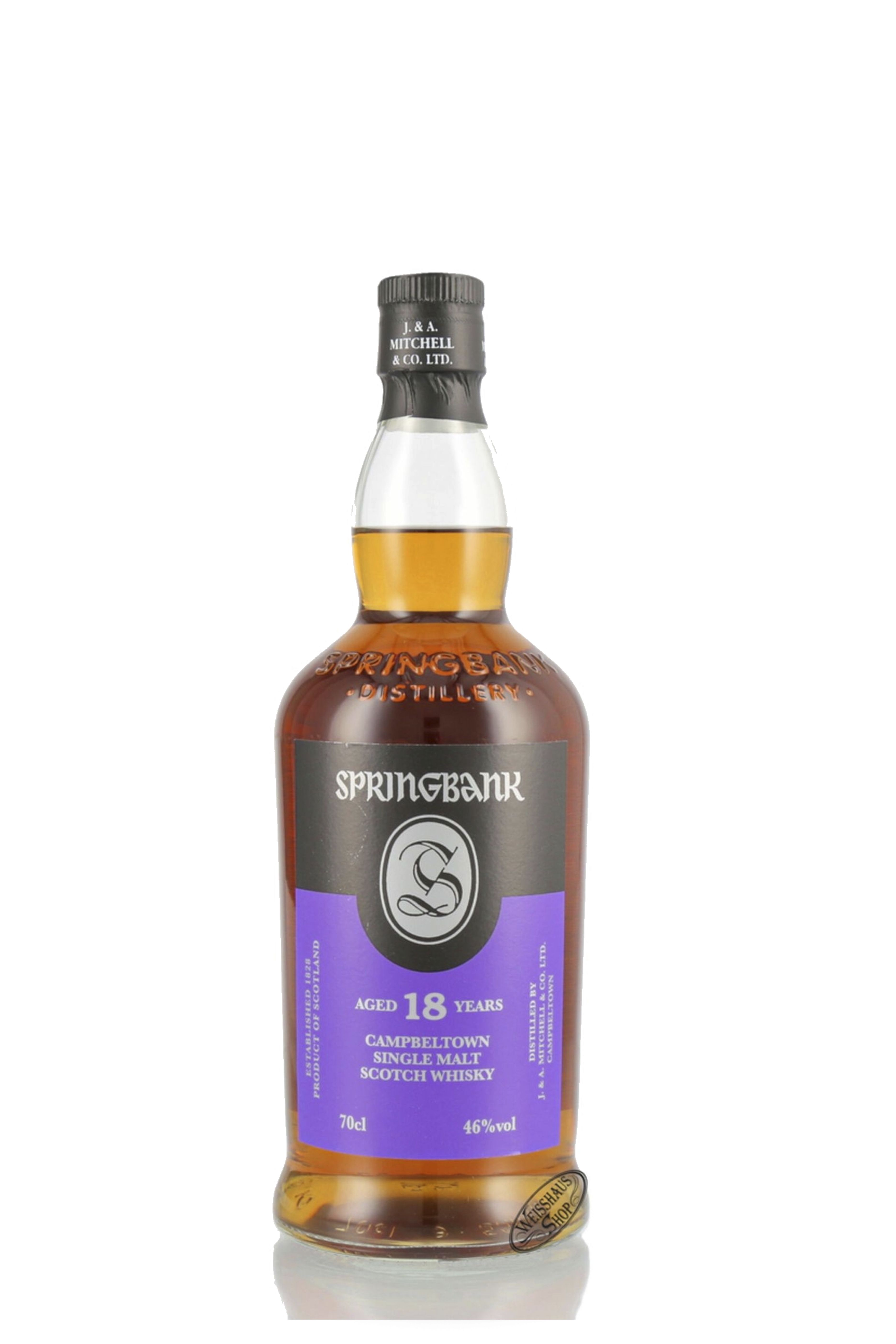 Flasche mit bernsteinfarbenem Whisky und schwarzem Schraubverschluss. Geprägter Schriftzug „Springbank Distillery“ am Flaschenhals. Frontetikett ist schwarz mit lila Fläche, weißer und goldener Schrift. Text nennt 18 Jahre Reifezeit, Campbeltown Herkunft.