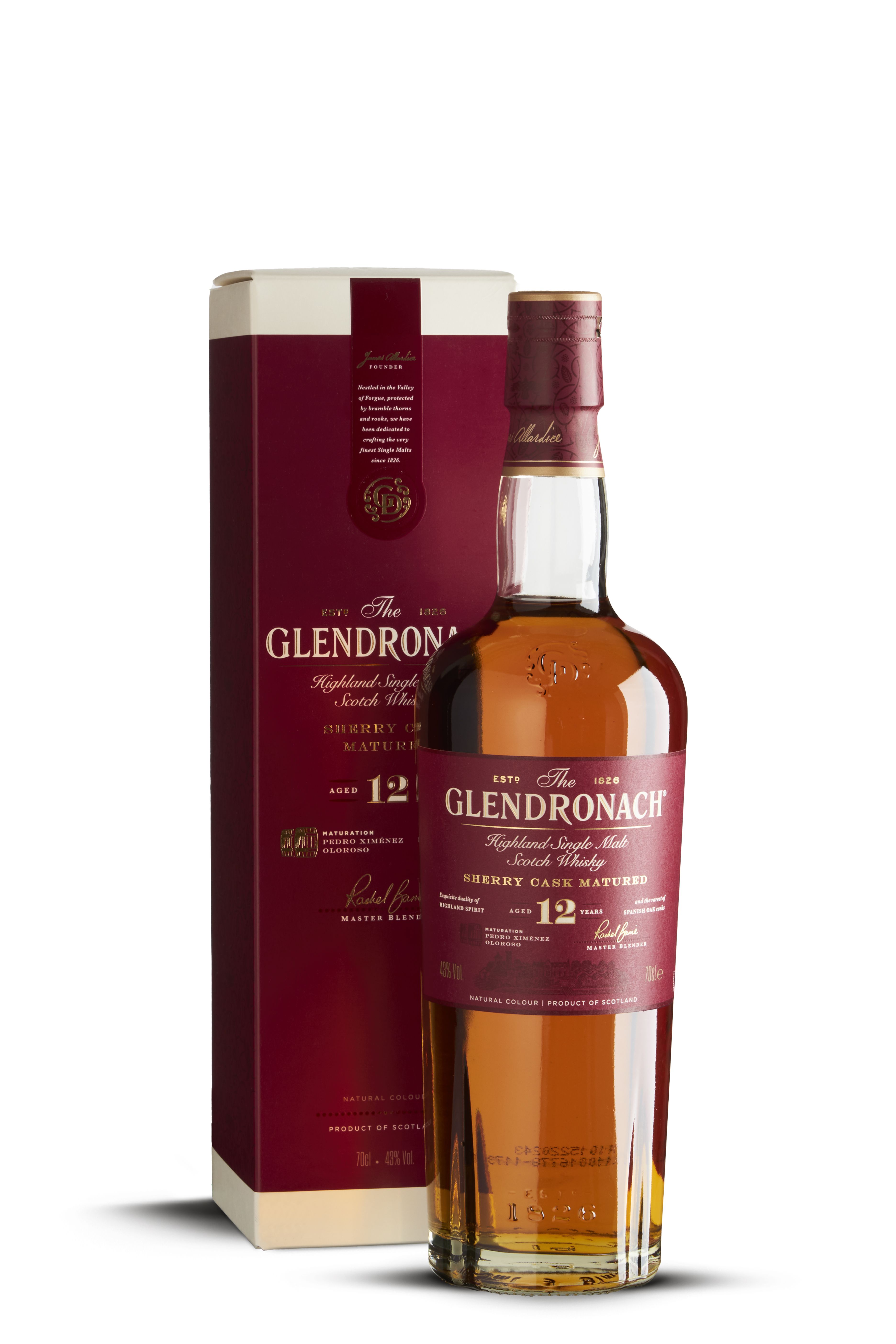 Glendronach-Whiskyflasche mit weinrotem Etikett und passendem Verschluss vor zylindrischer Geschenkverpackung im gleichen Farbton. Beide zeigen goldene Schrift und eine gezeichnete Landschaftsszene. Der Whisky hat einen satten Mahagoniton.