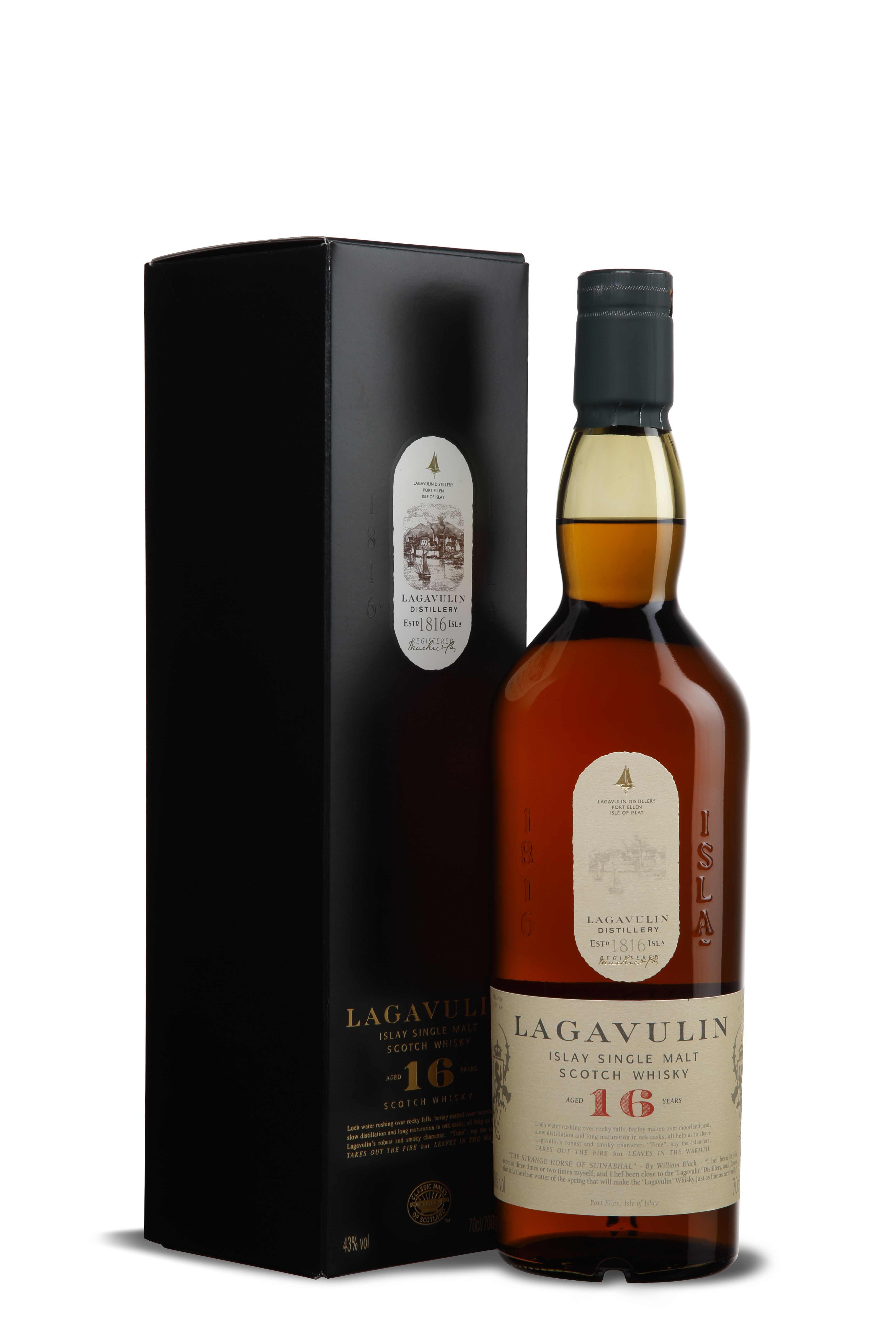 Lagavulin-Whiskyflasche mit beigefarbenem Etikett und schwarzem Verschluss vor einer eckigen, schwarzen Geschenkbox. Beide zeigen ein ovales Emblem mit Destillerie-Illustration. Die Flasche enthält bernsteinfarbenen Whisky, Zahl „16“ in Rot hervorgehoben.