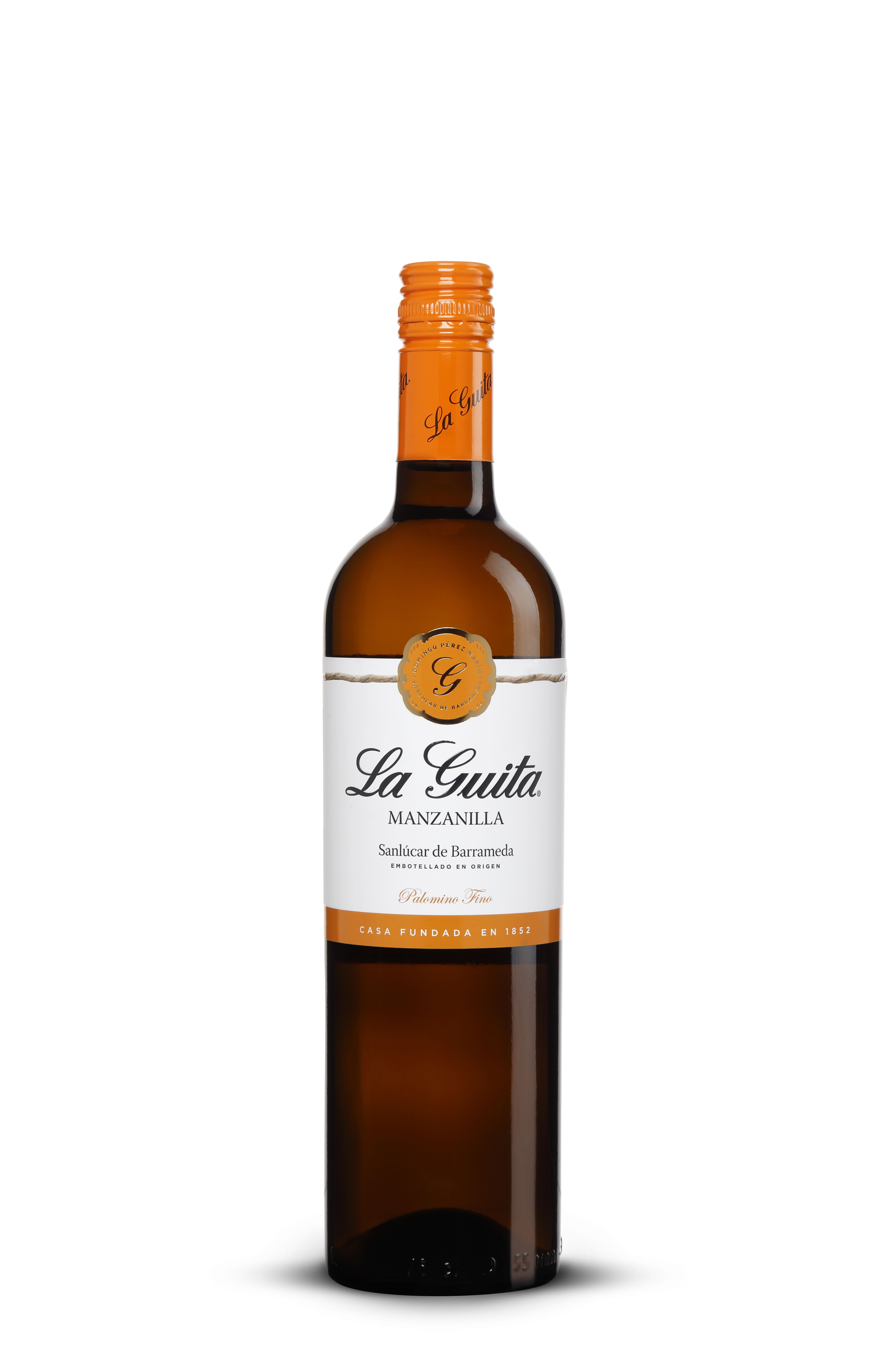 Bernsteinfarbene Sherryflasche „La Guita Manzanilla“ mit orangefarbenem Schraubverschluss. Weißes Etikett mit schwarzer Schrift, orangefarbenen Akzenten und goldfarbenem Siegel in der Mitte. Moderner, klarer Look mit Herkunftsangabe Sanlúcar de Barrameda.
