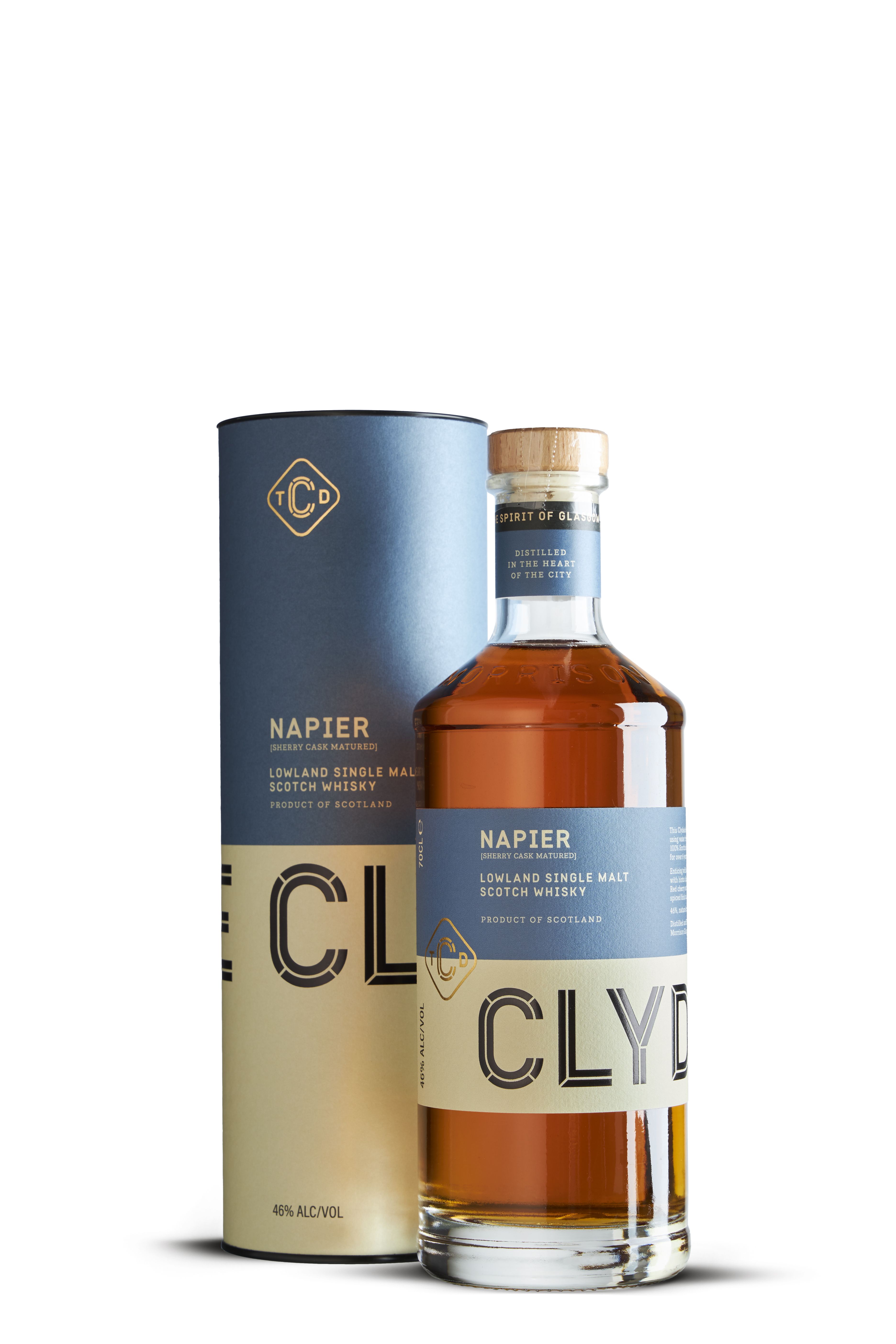 Flasche mit klarem, rundem Glas gefüllt mit bernsteinfarbenem Whisky. Etikett und Umverpackung sind zweifarbig in Blau und Creme mit schwarzer Schrift. Der Holzverschluss rundet das Design ab.