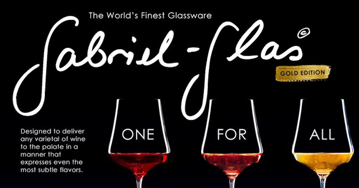 Drei elegante Weingläser der Gabriel-Glas Gold Edition mit Rotwein und Weißwein vor schwarzem Hintergrund, ergänzt durch den Slogan „One for All“ – hochwertiges Universalglas für optimale Aromaentfaltung verschiedener Weinsorten
